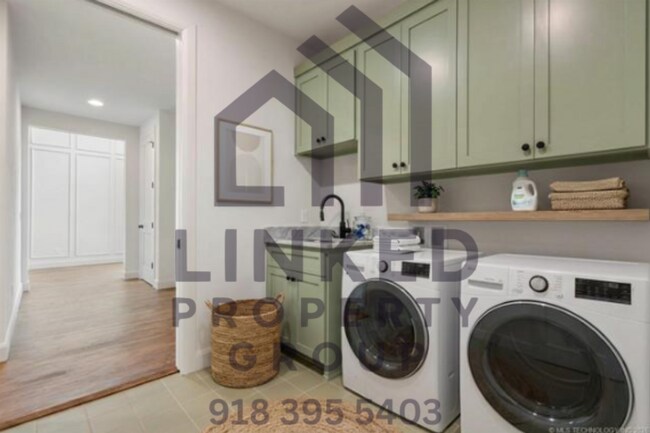 Building Photo - 2717 E 134th St S