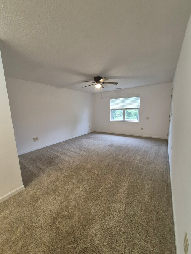 Building Photo - 105 Olde Covington Way