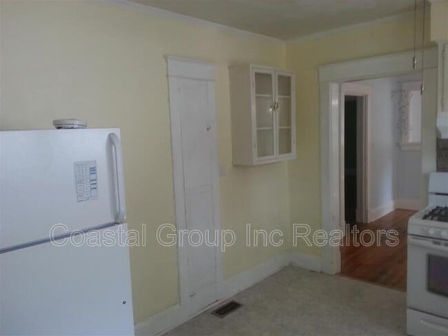 Building Photo - 141 E Ocean Ave