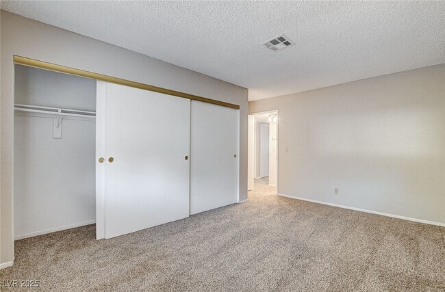 Building Photo - 2713 Otter Creek Ct