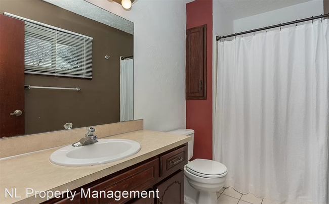 Building Photo - 4 br, 3 bath House - 13717 Valley Street