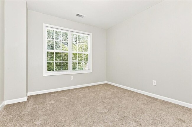 Building Photo - 818 Woods Dr NW