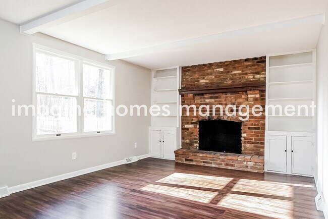 Building Photo - Large, Beautiful 4-Bedroom Colonial Home i...