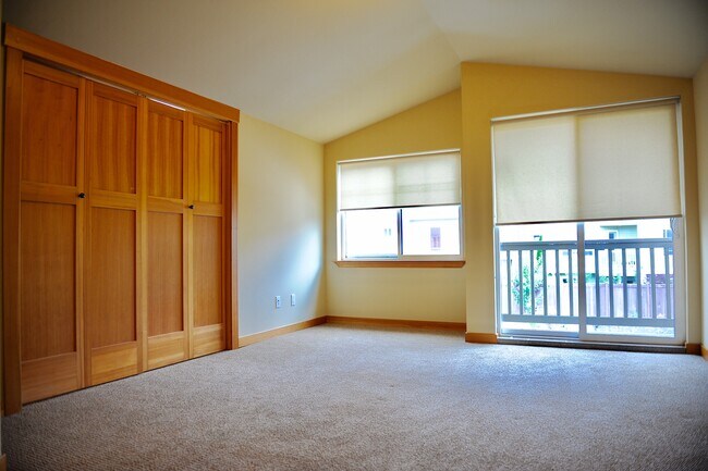 Building Photo - 6533 35th Ave NE