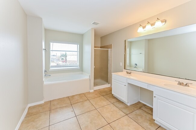 Building Photo - 7230 Wimberly Oaks Ln