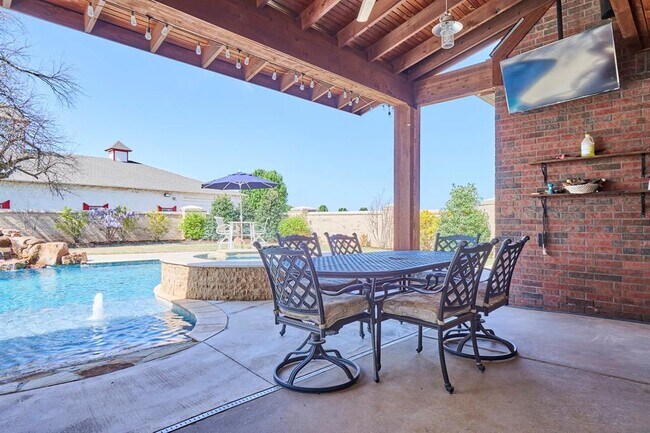 Building Photo - 13300 SW 38th St