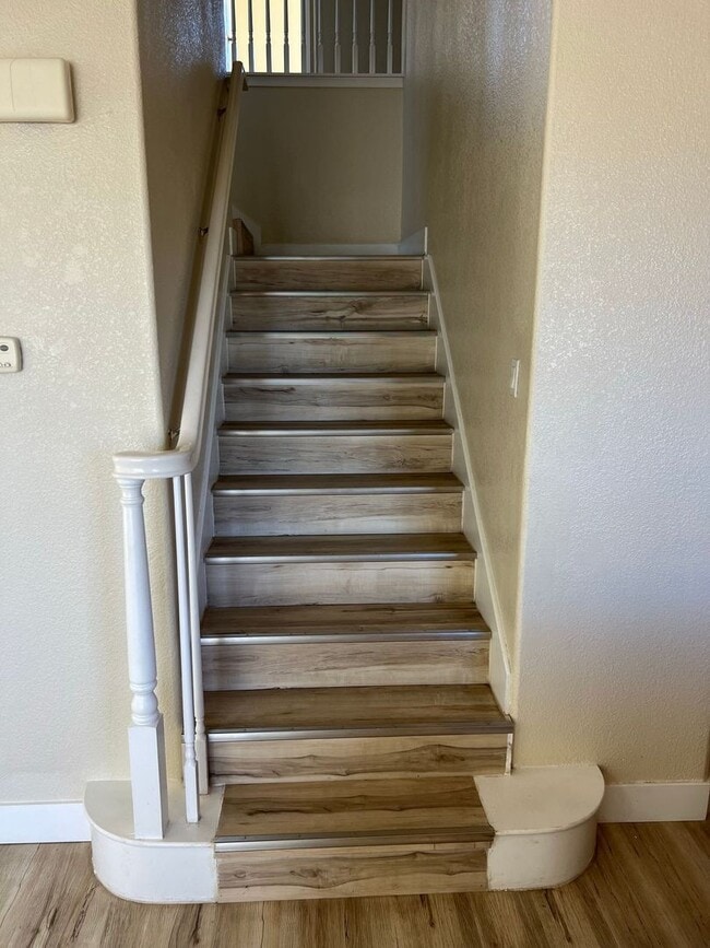 Building Photo - Move in Special $200.00 off first month's ...