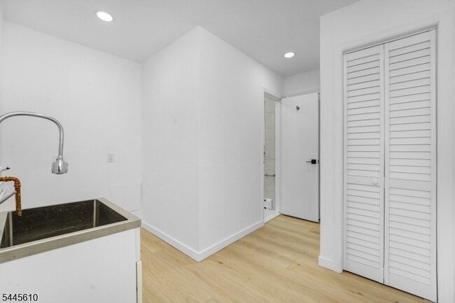 Building Photo - 306 Warrenville Rd
