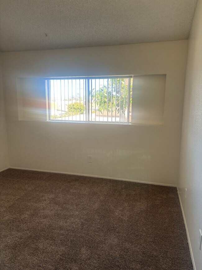 Building Photo - 2 Bedroom, 1.5 Bathroom Condo in El Cajon