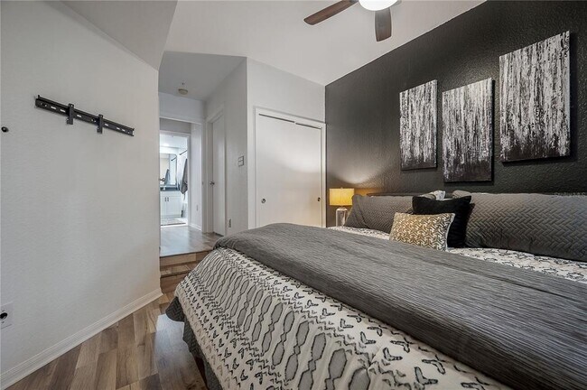 Building Photo - 410 S Armenia Ave