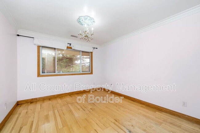 Building Photo - 600 Manhattan Dr