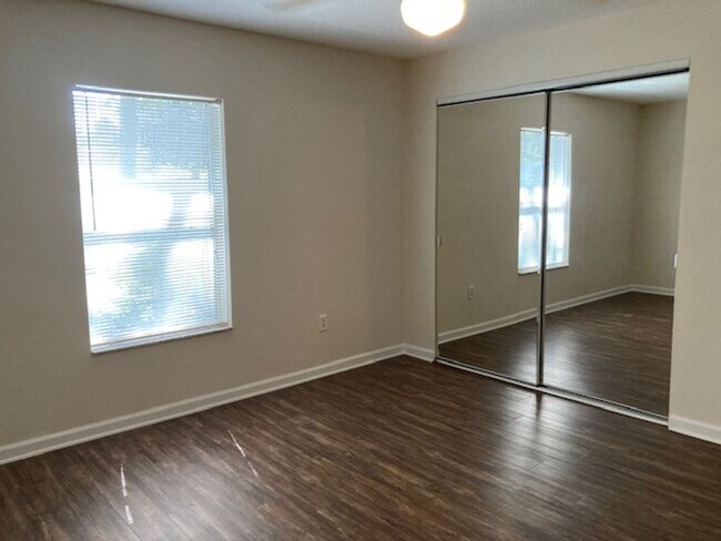 Building Photo - 36 Pony Express Dr