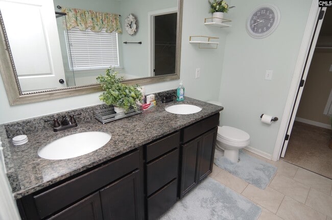 Building Photo - 212 Glossy Green Ln