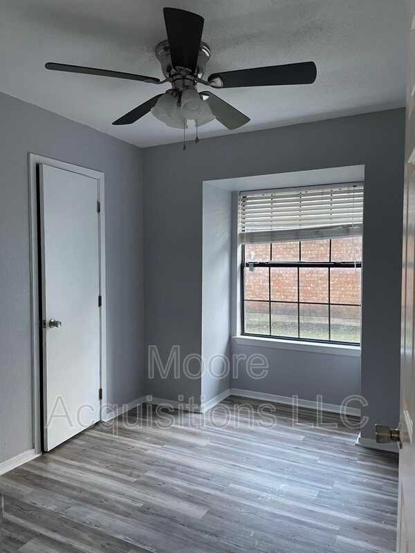 Building Photo - 730 Patricia Dr