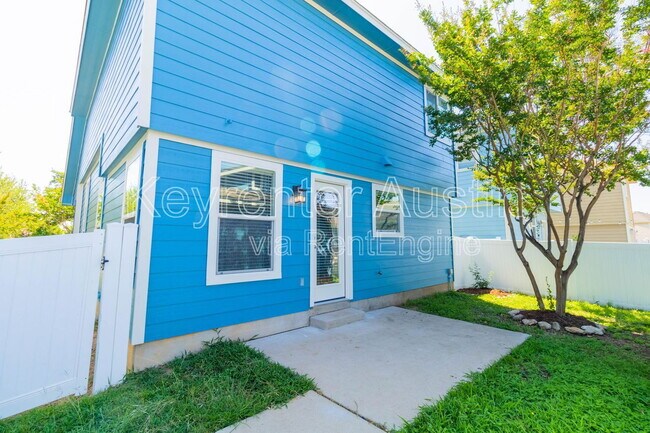 Building Photo - 1704 Sand Hills Dr