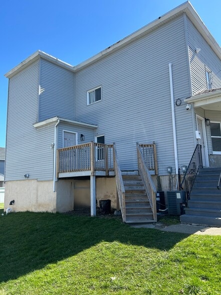 Building Photo - 1202 W Elm St