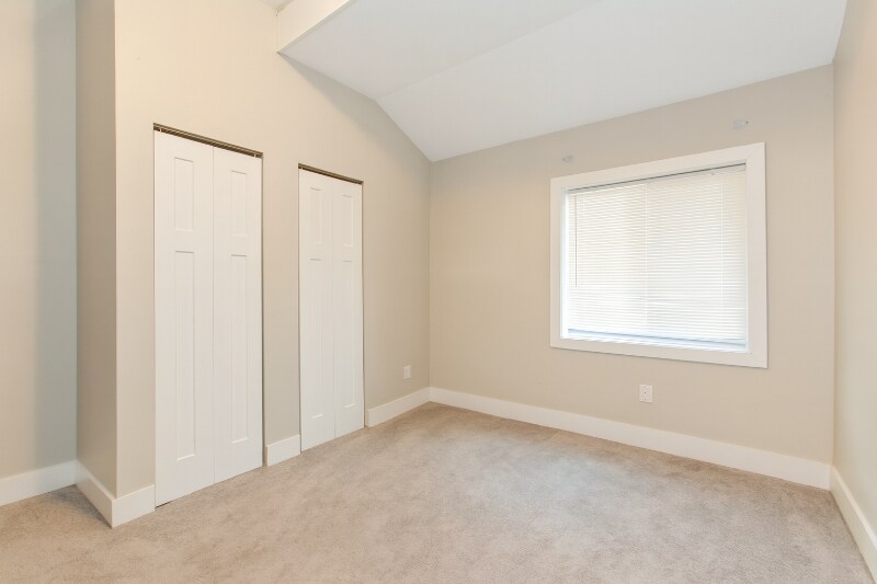 Building Photo - 2508 Lakeshore Dr