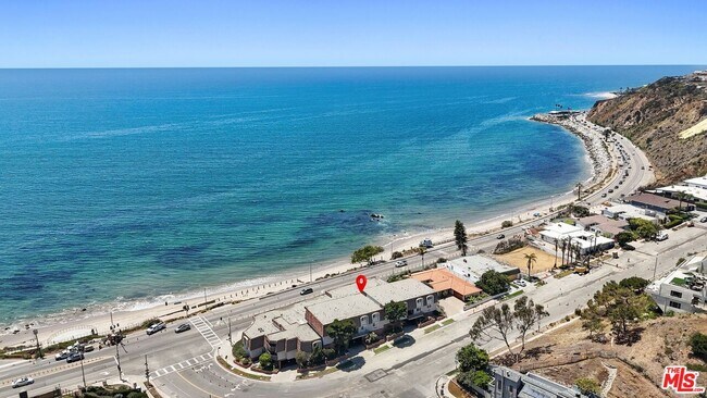 Building Photo - 18002 Coastline Dr