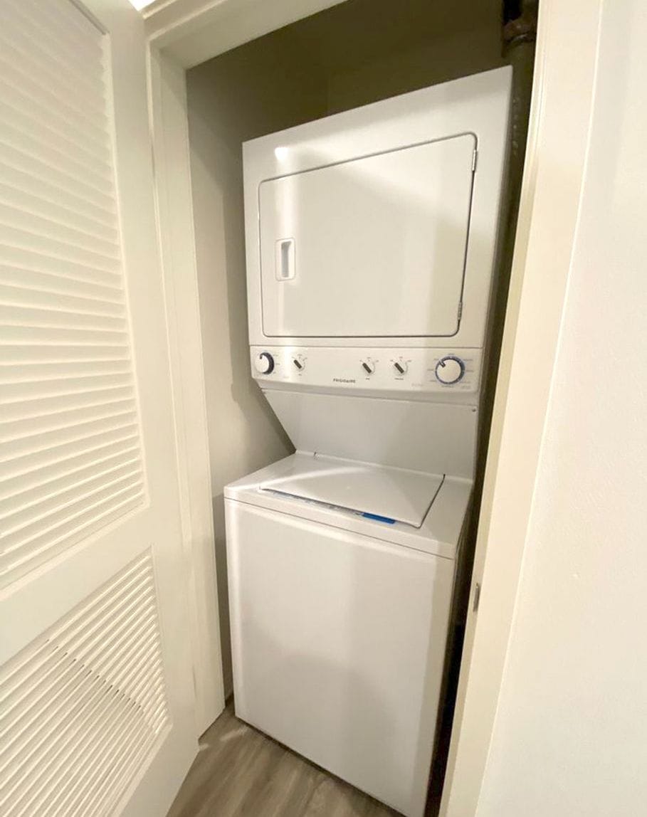 Building Photo - 6908 Knowlton Pl