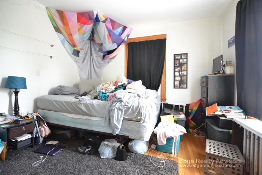 Building Photo - 27 S Crescent Circuit