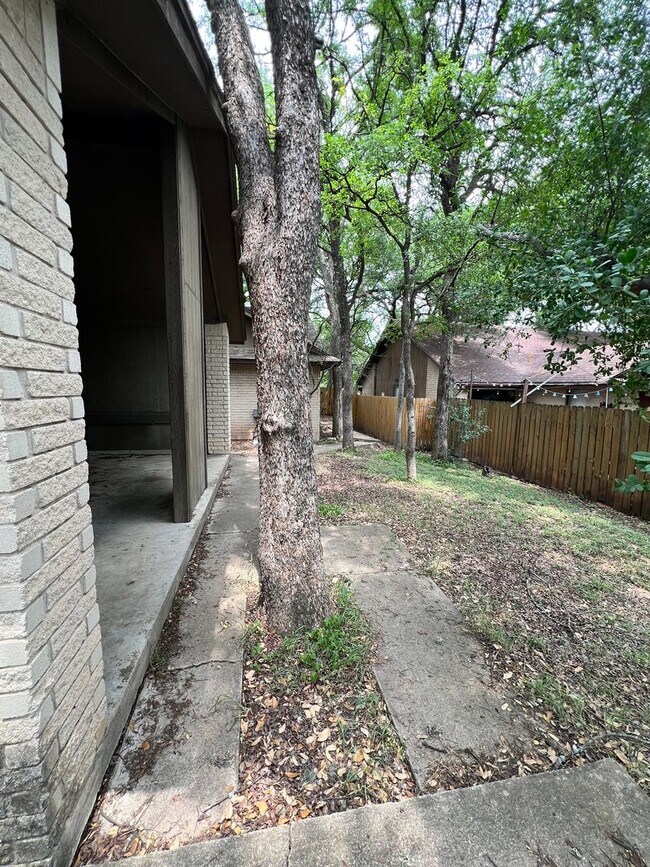 Building Photo - 1006 Milford Way