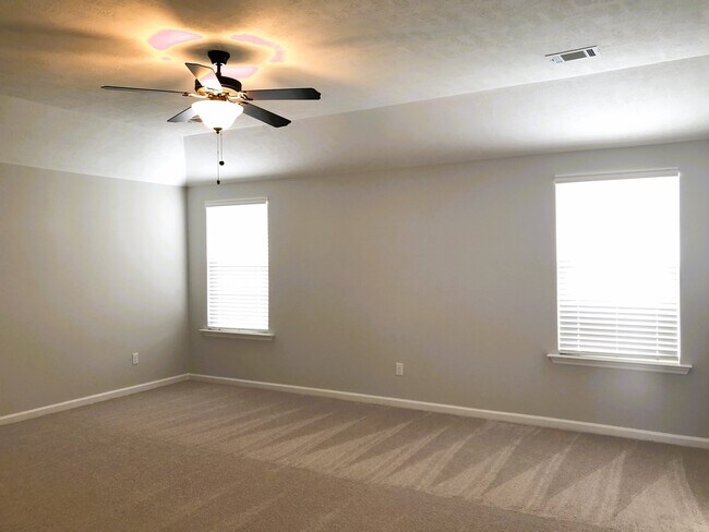 Building Photo - 1052 Mulford Lp