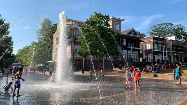 Building Photo - 2745 Peachtree Walk