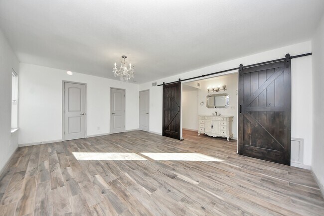 Building Photo - 840 Threadneedle St