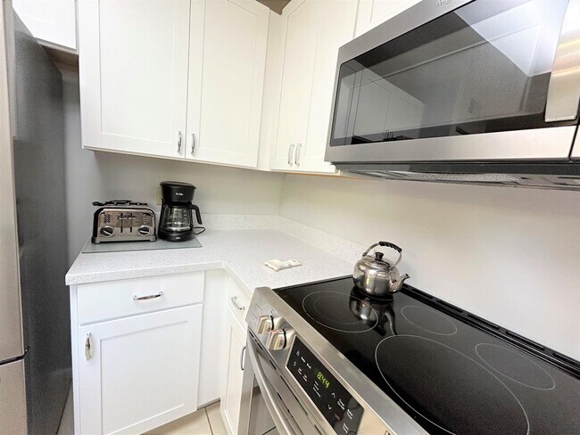 Building Photo - 3101 Lucerne Park Dr