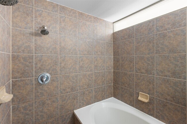 Building Photo - 6935 Yellowstone Way Dr
