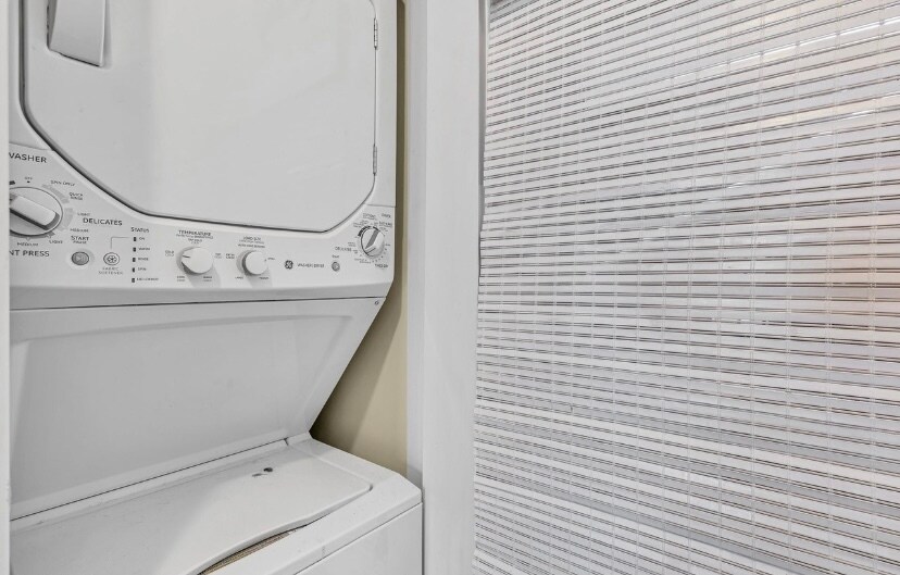 Building Photo - 520 N Ada St