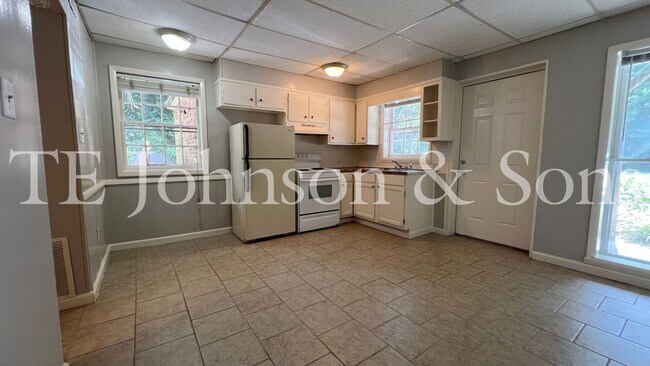 Building Photo - Your Perfect 1 Bedroom Oasis Awaits at Wal...