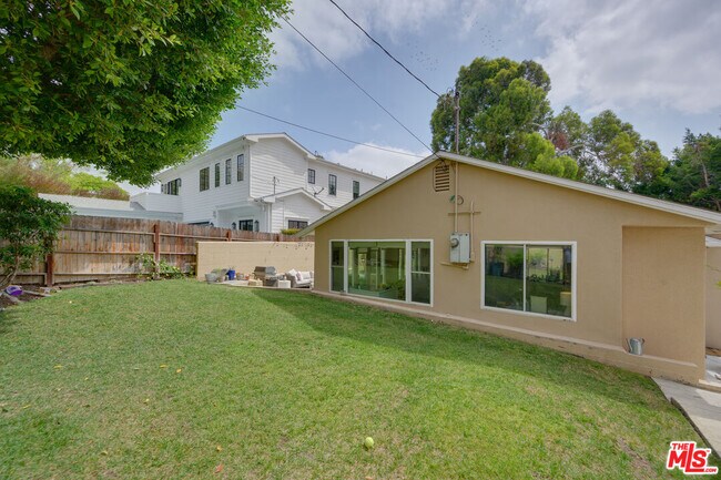 Building Photo - 2241 S Beverly Dr