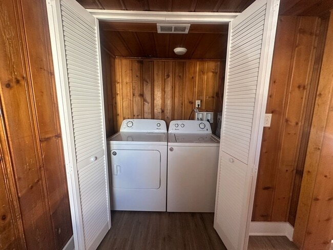 Building Photo - W3699 Springfield Rd