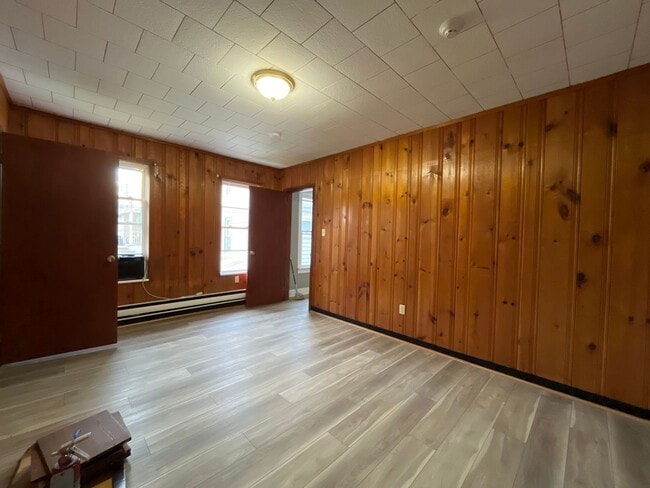 Building Photo - 1222 Main St