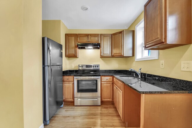 Building Photo - Updated townhome located in Baltimore City!