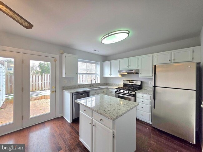 Building Photo - 6539 Old Carriage Ln