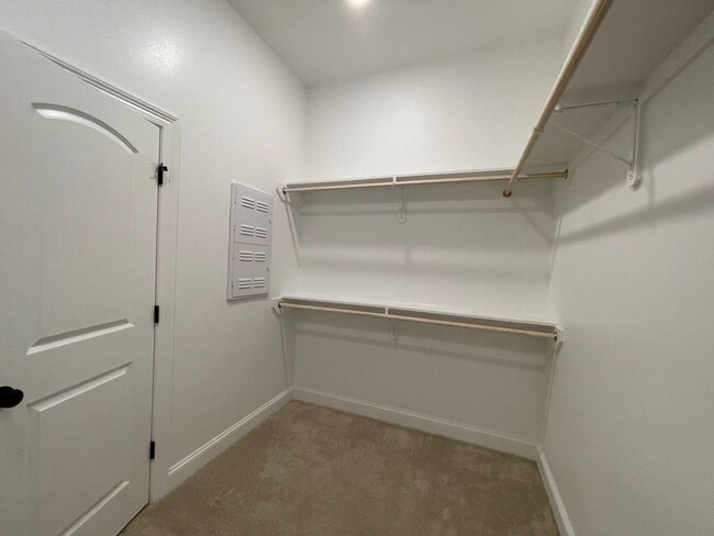 Building Photo - 4 Bedroom House Near LSU