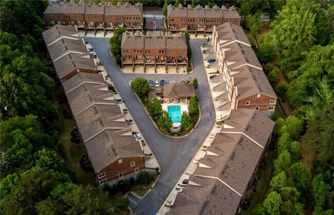 Building Photo - 2910 Hermance Dr NE