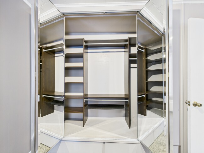 Building Photo - 820 Smythe St