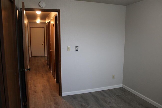 Building Photo - 2 Bedroom, 1 Bathroom Duplex!!!!