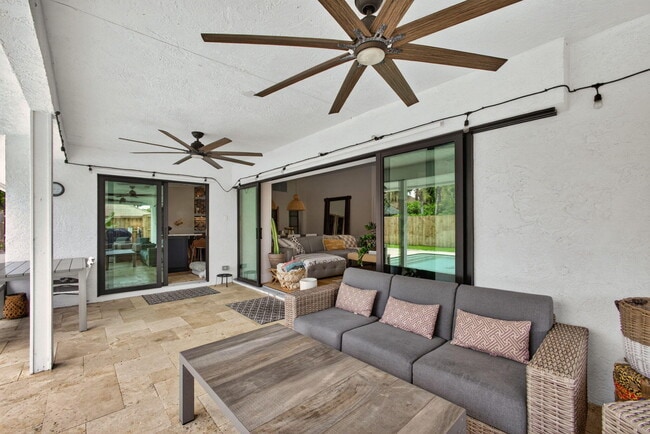 Building Photo - 12897 La Rochelle Cir