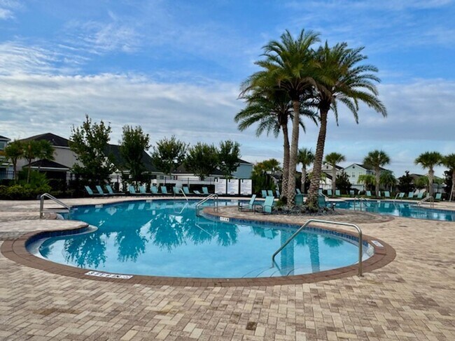 Building Photo - Townhome For Rent in Storey Lake - 3/2.5 w...