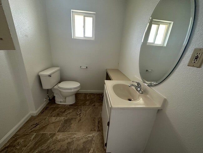 Building Photo - Nicely remodeled home