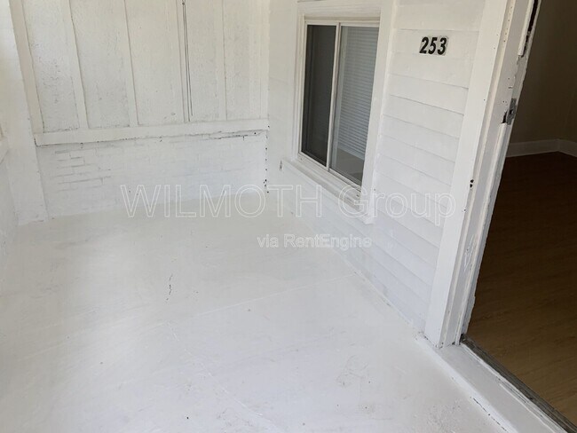 Building Photo - 253 N Gray St