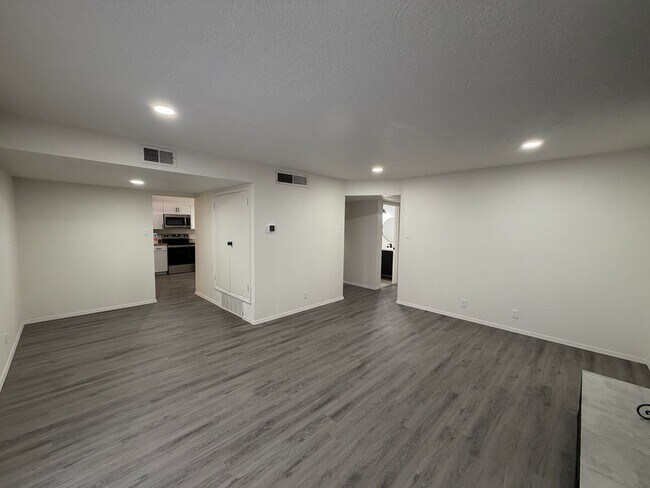 Building Photo - 3 Bedroom Single Story Home Available Near Unser Blvd NW & Paradise Blvd NW!