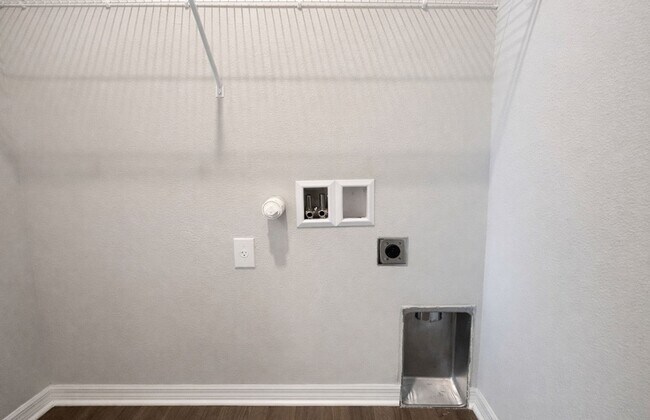 Building Photo - Live in Luxury — Your New 2023 Dream Home Awaits!