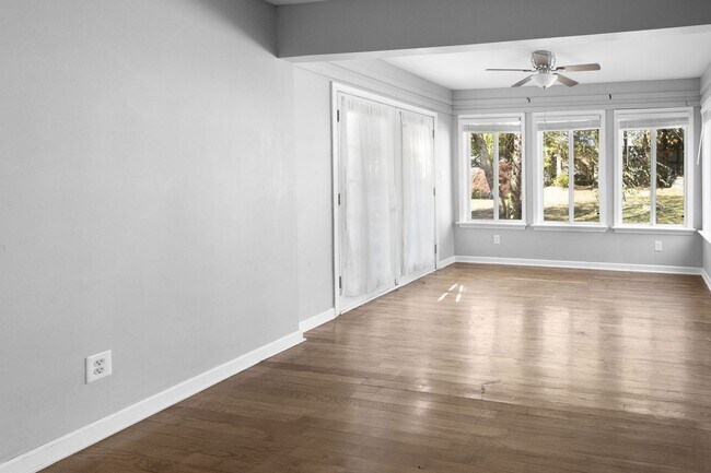 Building Photo - 3 Bed 1 Bath Home for Rent in Newport News