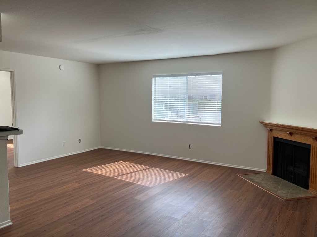 Living Room - 832 N Hayworth Ave