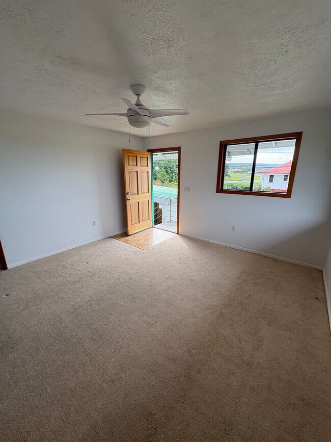 Building Photo - Beautiful 2 bedroom, 1.5 bath located in central Hilo town